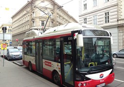 Vienna_Electric_Bus_April_2013_-_1_(8635457634).jpg