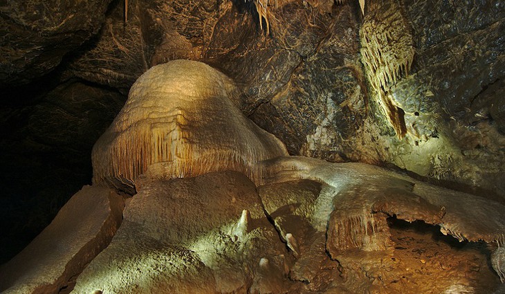 Voda v jeskyních Moravského krasu je často kontaminována odpadními vodami