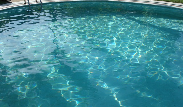 Vysoké teploty = ideální čas na kontrolu vody v bazénech