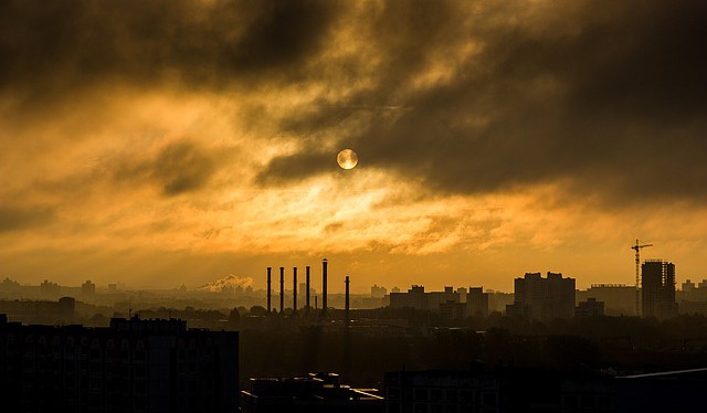 Zpráva o životním prostředí ČR: Znečištěné ovzduší loni zasáhlo více lidí, než předloni, 5 700 zem