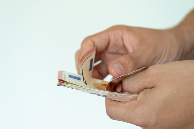 alexandra_koch-money-7244538_640
