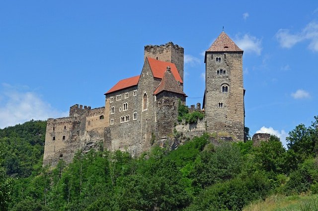 anemone123-castle-1508318_640