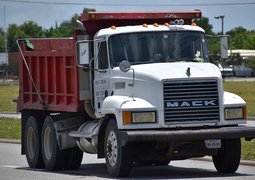 artisticoperations-mack-truck-7311569_640
