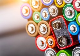 baterie-shutterstock-2217013423