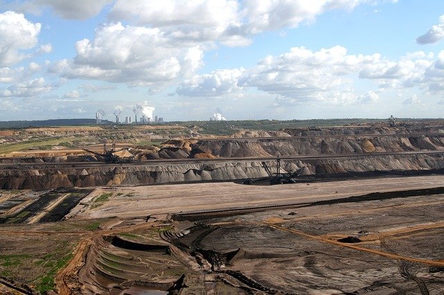 brown-coal-mining-111365_640.jpg