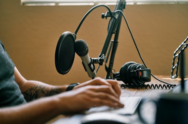 convertkit-waxDxYM2XI4-unsplash