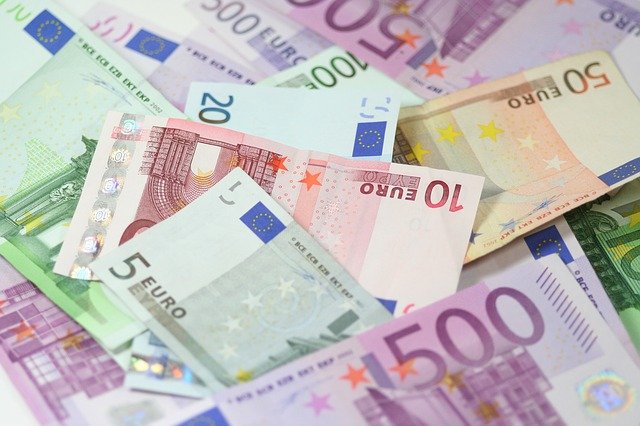 currency-3077900_640.jpg