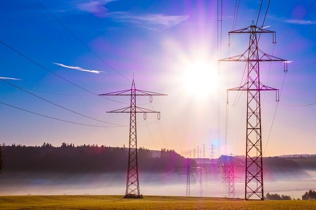 electricity-pylons-503934_640.jpg