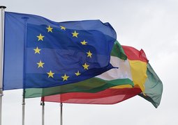 flags-2036064_640
