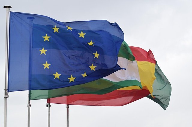 flags-2036064_640