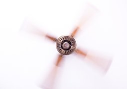 hand-air-wind-metal-fan-jewellery-915349-pxhere.com