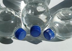 hans-bottles-60475_640