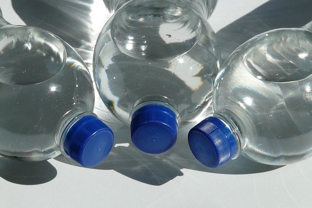 hans-bottles-60475_640