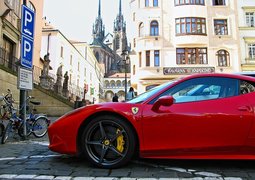 jingoba-ferrari-298454_640