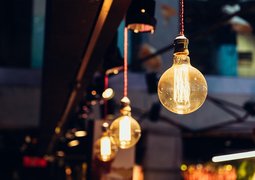 light-bulbs-1854161_640