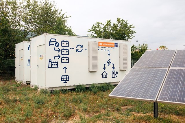 loit-vyuvajc-vyazen-baterie-z-elektromobil-Wien-Energie-Max-Kropitz-copyright_Wien Energie_Max Kropitz