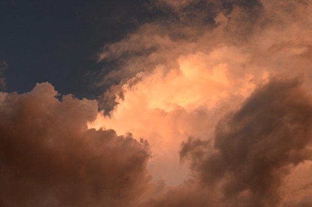 luminous-clouds-7435175_640