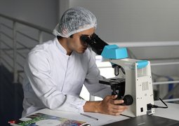 luvqs-scientist-2141259_640