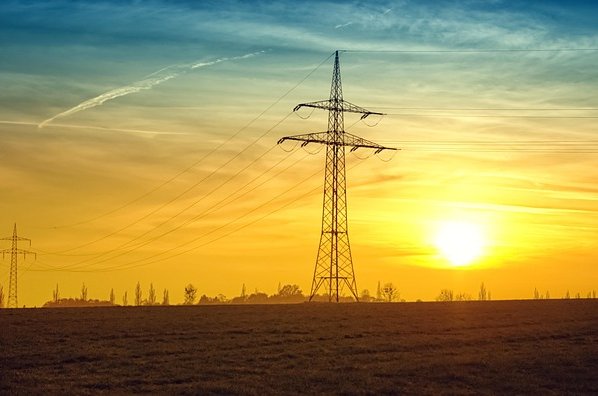 nikiko-power-lines-532720_640