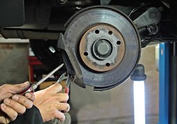 noname_13-auto-repair-shop-1954636_640