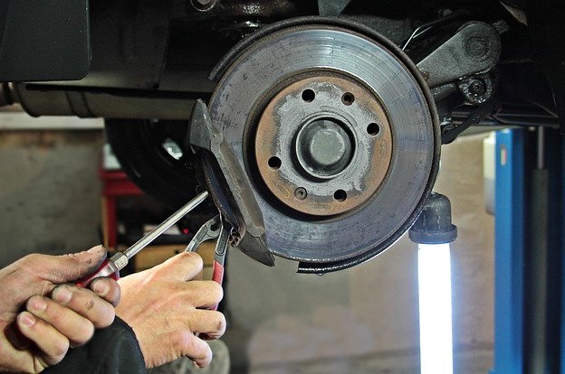 noname_13-auto-repair-shop-1954636_640