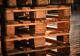 pallets-4328491_640