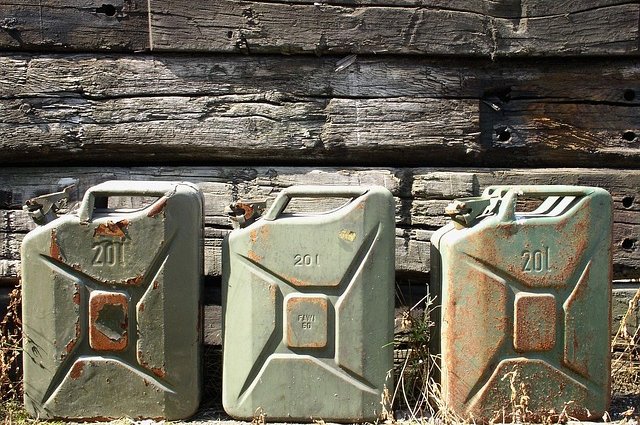 petrol-cans-708568_640