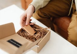 pexels-karola-g-6958455