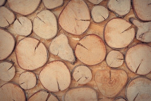 pexels-wood-1866642_640