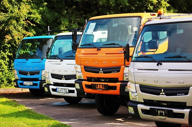 pixounaut-truck-2526825_640
