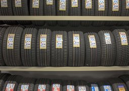 robineero-car-tires-4792115_640
