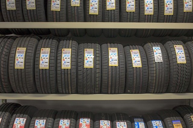 robineero-car-tires-4792115_640