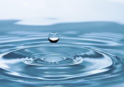 ronymichaud-drop-of-water-578897_640
