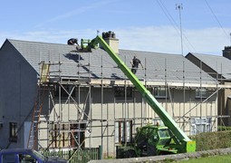 scaffold-roof-tiles-repair-001b1fc653a81a868530b0be6f9429d8