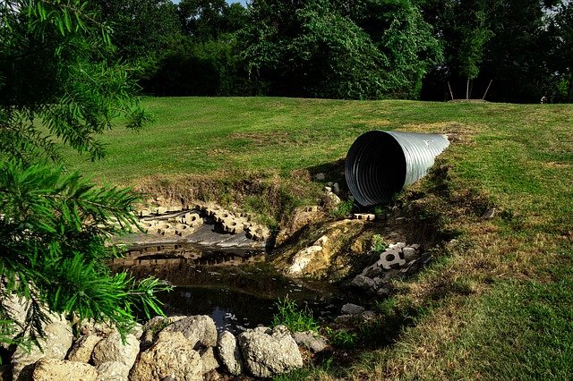 sewage-pipe-polluted-water-3465090_640.jpg