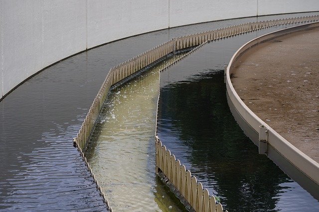 sewage-treatment-plant-2224933_640.jpg