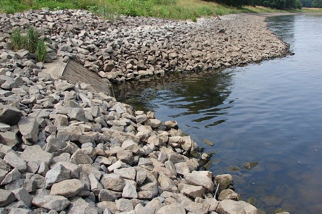 sewage-treatment-plant-2406857_640