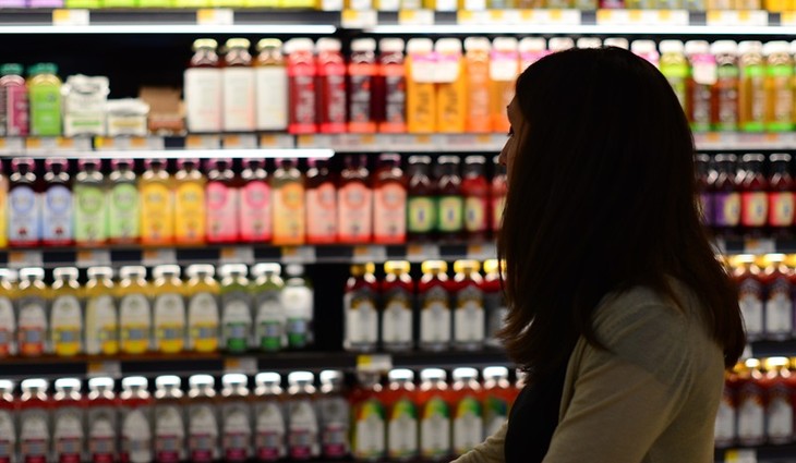 shopping-bottle-woman-grocery-c7e4d2c69fc9fa71749897ca39b44038