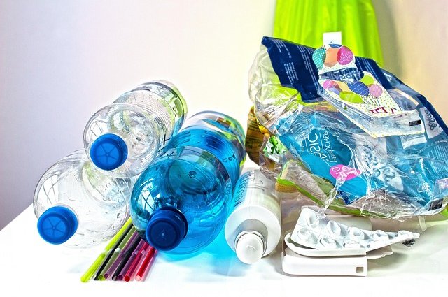 stux-plastic-waste-3962409_640