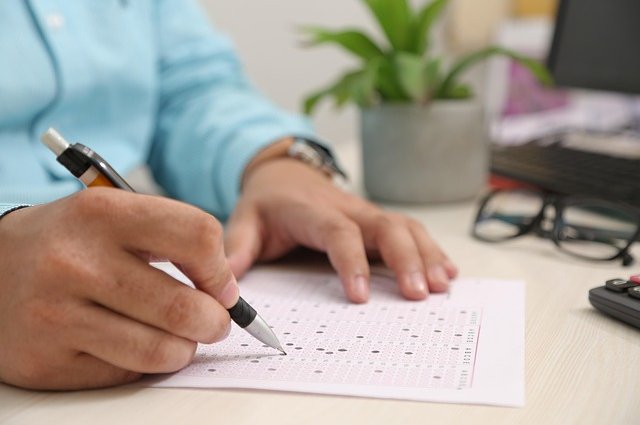 test-paper-7702622_640