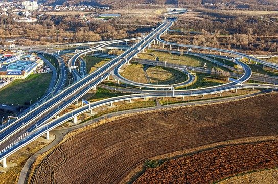 toniczech-highway-7139901_640