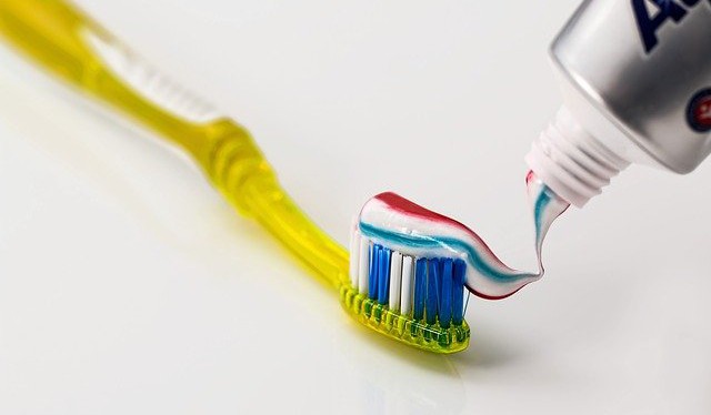 toothbrush-571741_640.jpg