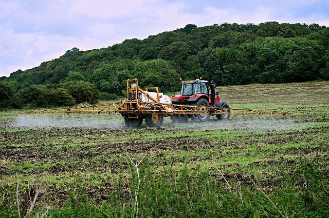 tractor-5791832_640.jpg