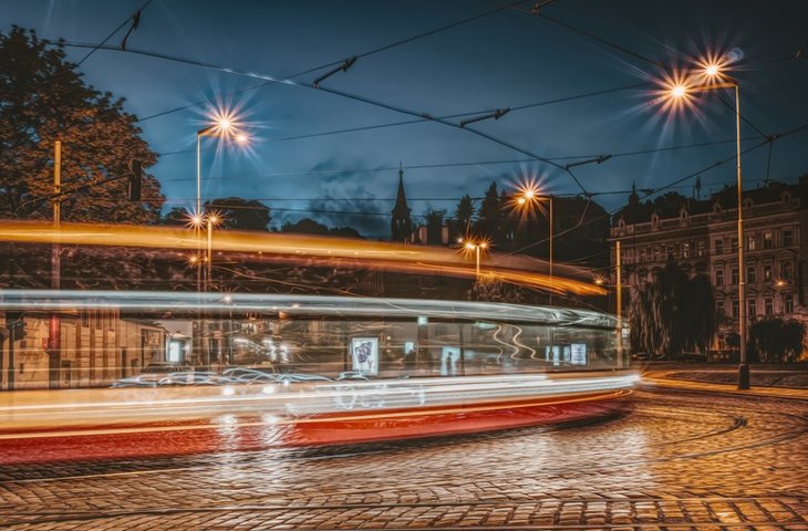 tram-prague-night-at-night-czech-republic-city-1444461-pxhere.com