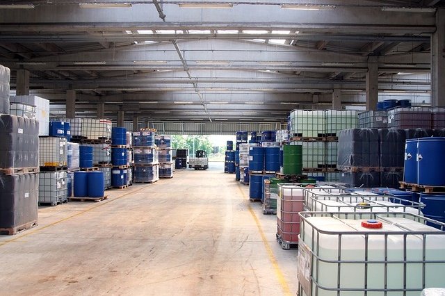 warehouse-629641_640.jpg