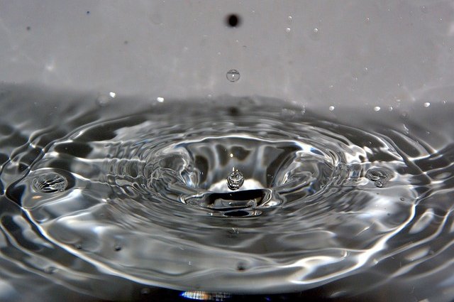 waterdrop-6794408_640