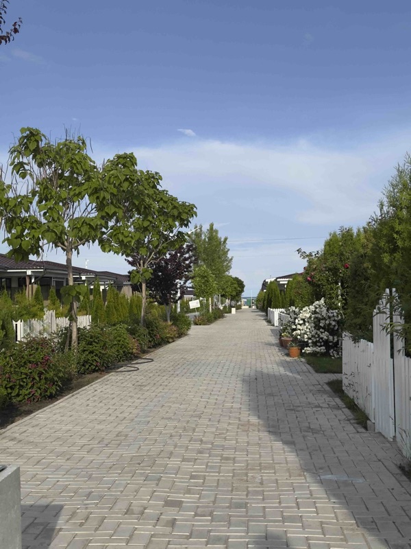 Центральная аллея курорта Palm Beach Иссык-Куль