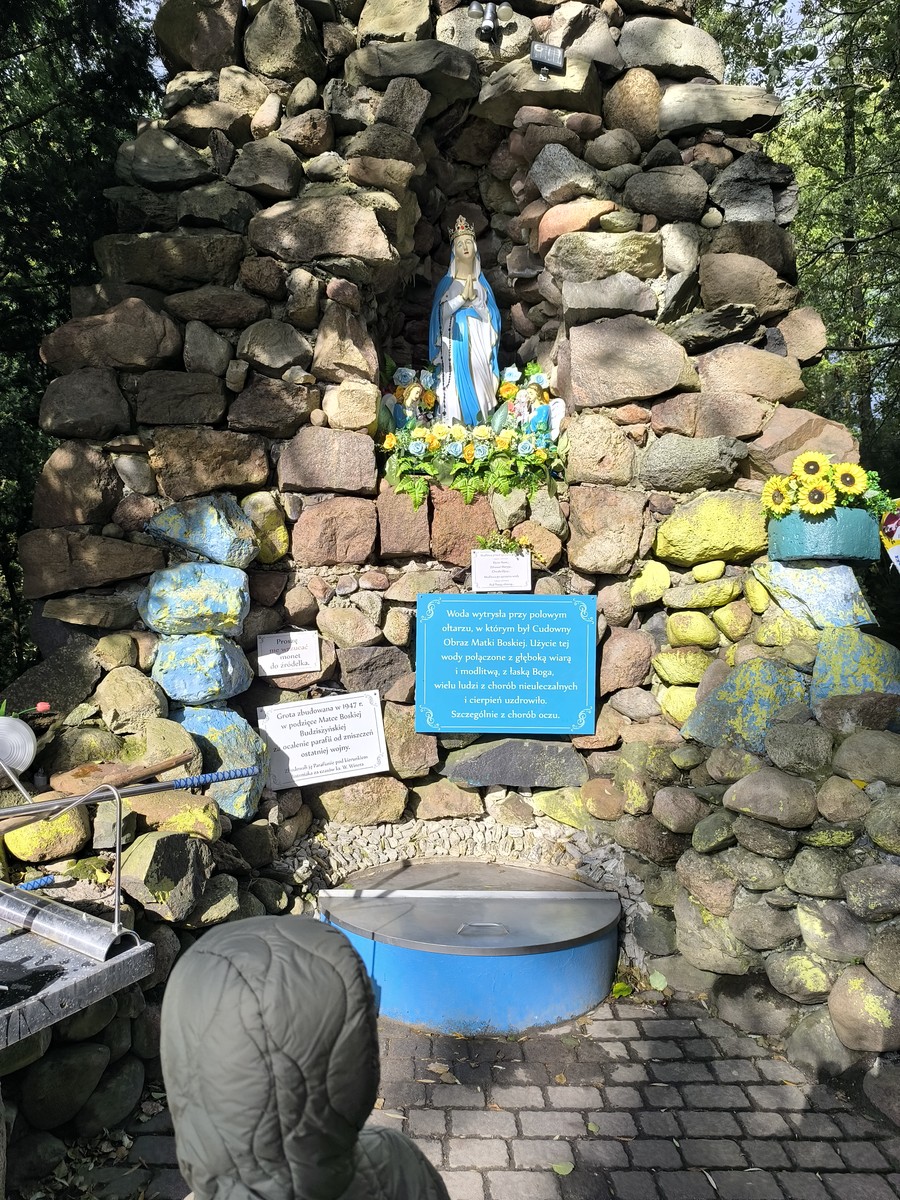 Cudowne Źródło i kaplica w Budzieszynie