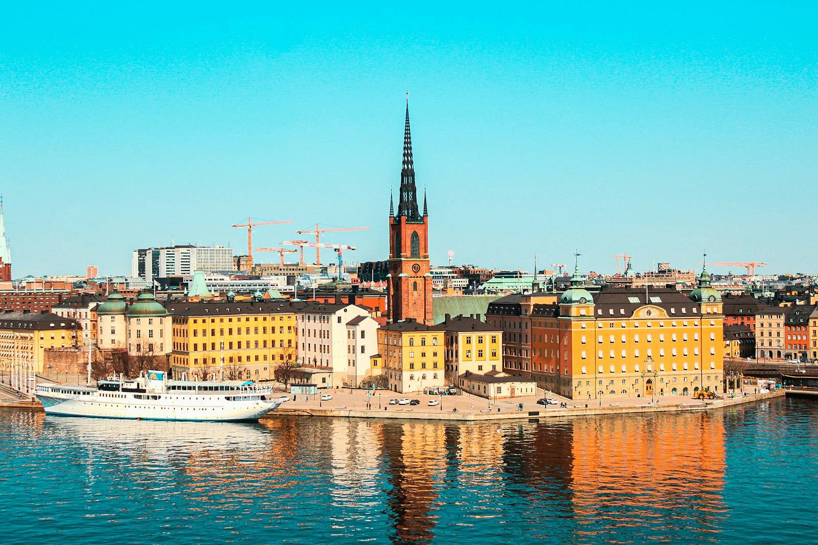 Bostadskö i Stockholm – alla köer du behöver och hur du maximerar dina chanser