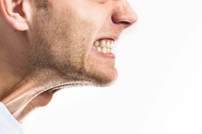 ¿Aprietas los dientes cuando estás estresado? Cómo la fisioterapia puede aliviar el dolor de mandíbula (ATM)